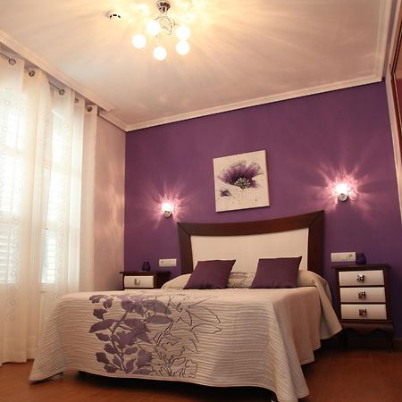 טברנס Hostal Avenida מראה חיצוני תמונה