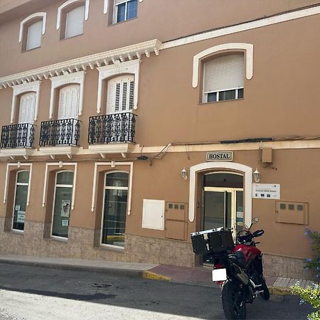 טברנס Hostal Avenida מראה חיצוני תמונה