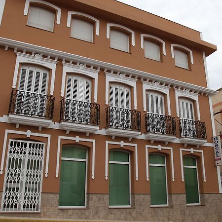 טברנס Hostal Avenida מראה חיצוני תמונה
