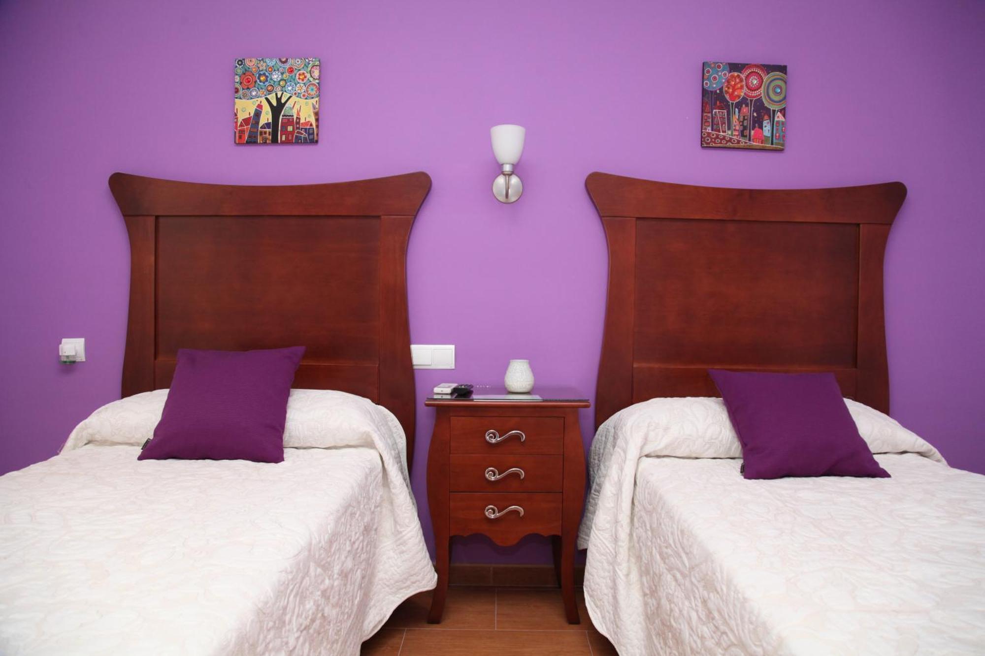 טברנס Hostal Avenida מראה חיצוני תמונה