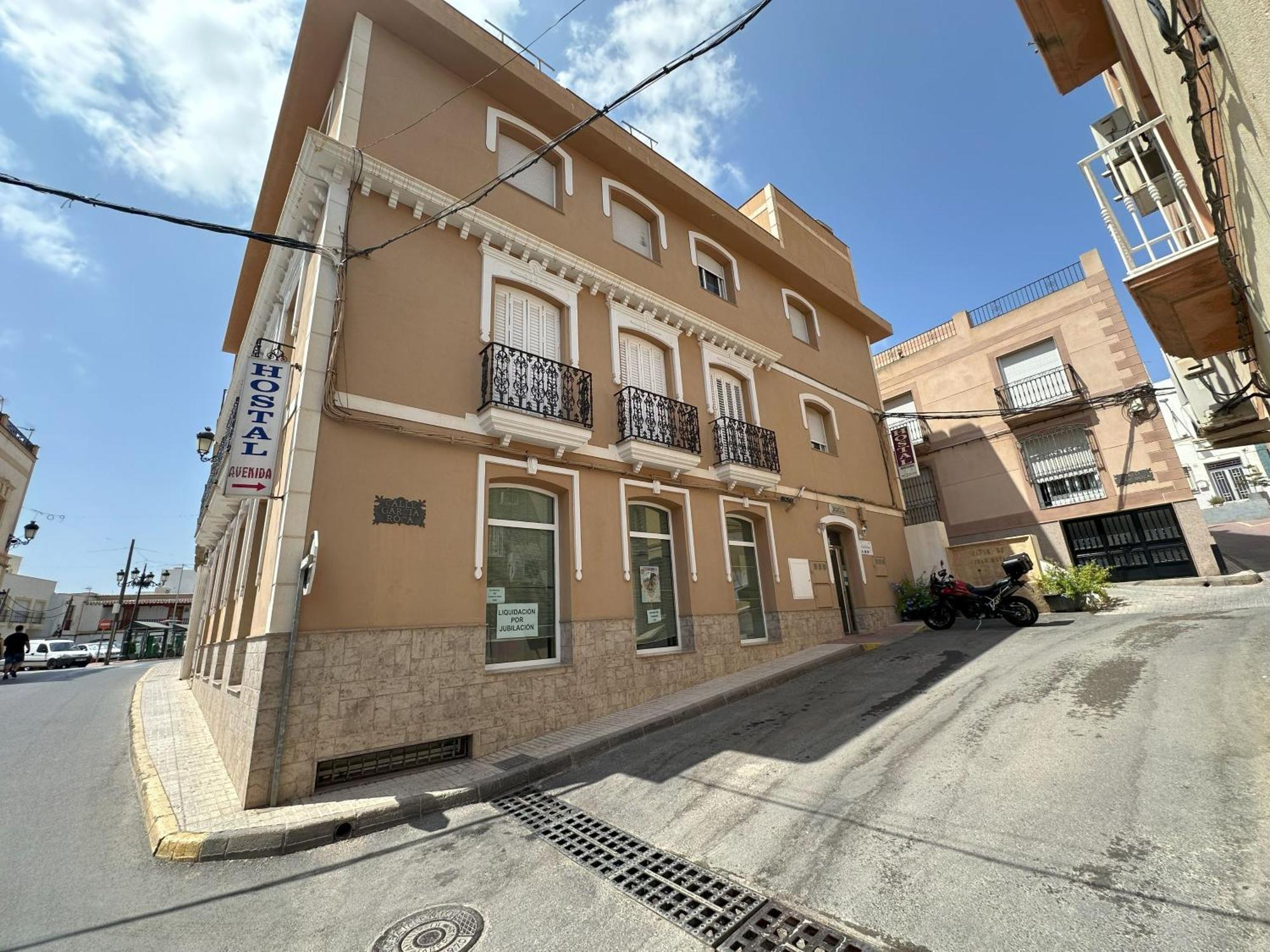 טברנס Hostal Avenida מראה חיצוני תמונה