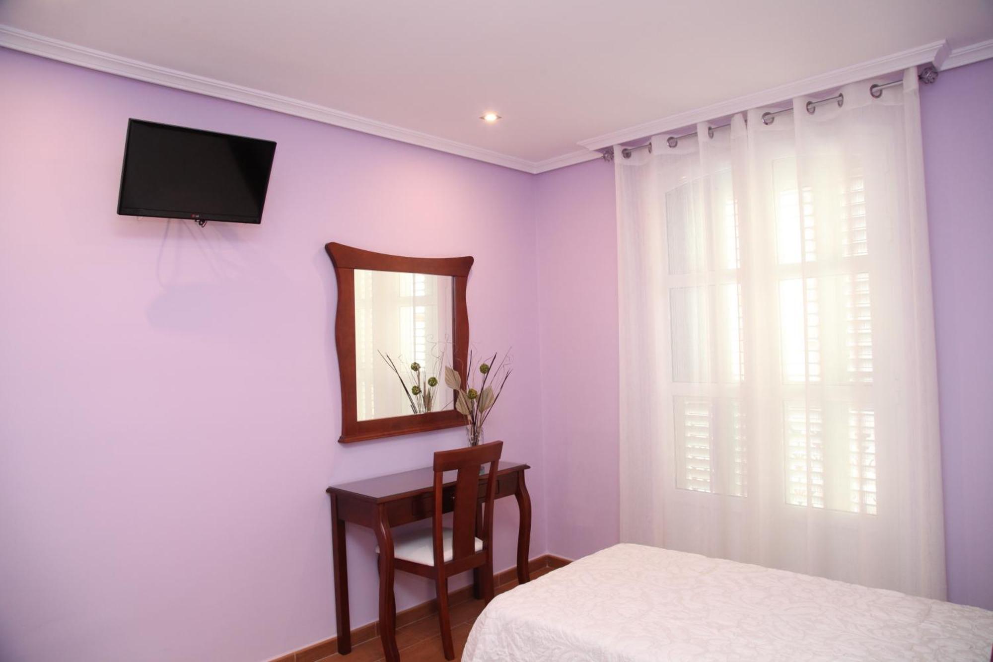 טברנס Hostal Avenida מראה חיצוני תמונה