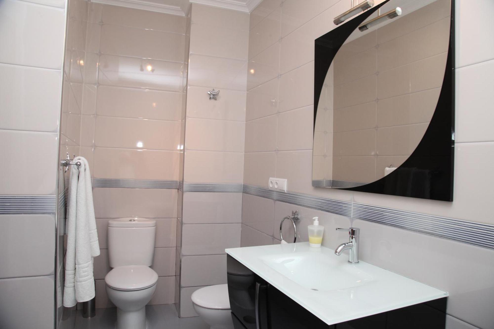 טברנס Hostal Avenida מראה חיצוני תמונה