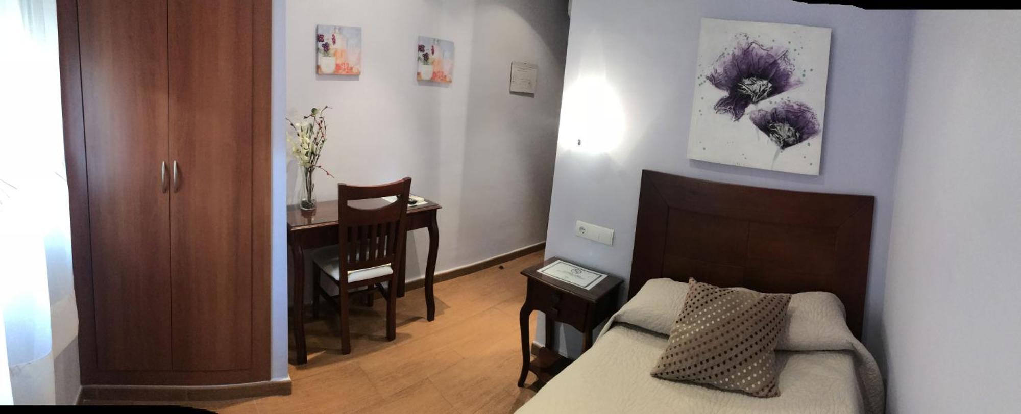 טברנס Hostal Avenida מראה חיצוני תמונה