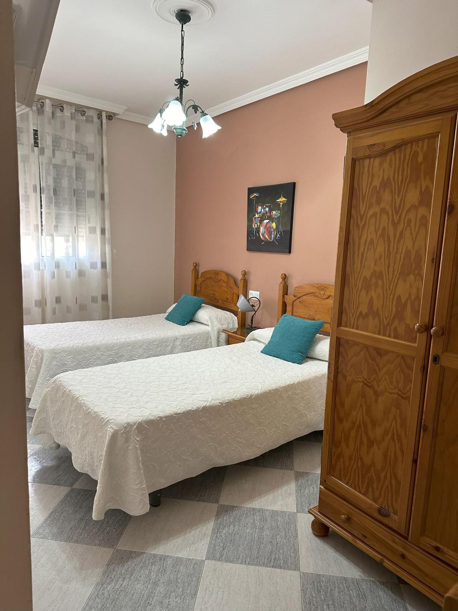 טברנס Hostal Avenida מראה חיצוני תמונה