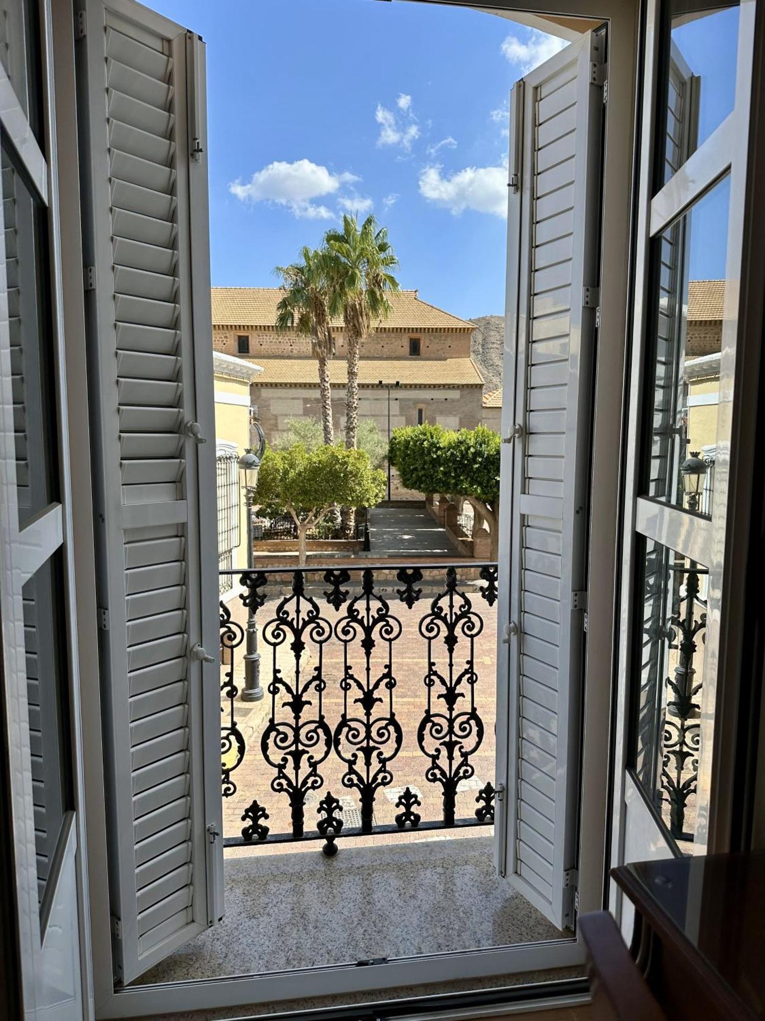 טברנס Hostal Avenida מראה חיצוני תמונה