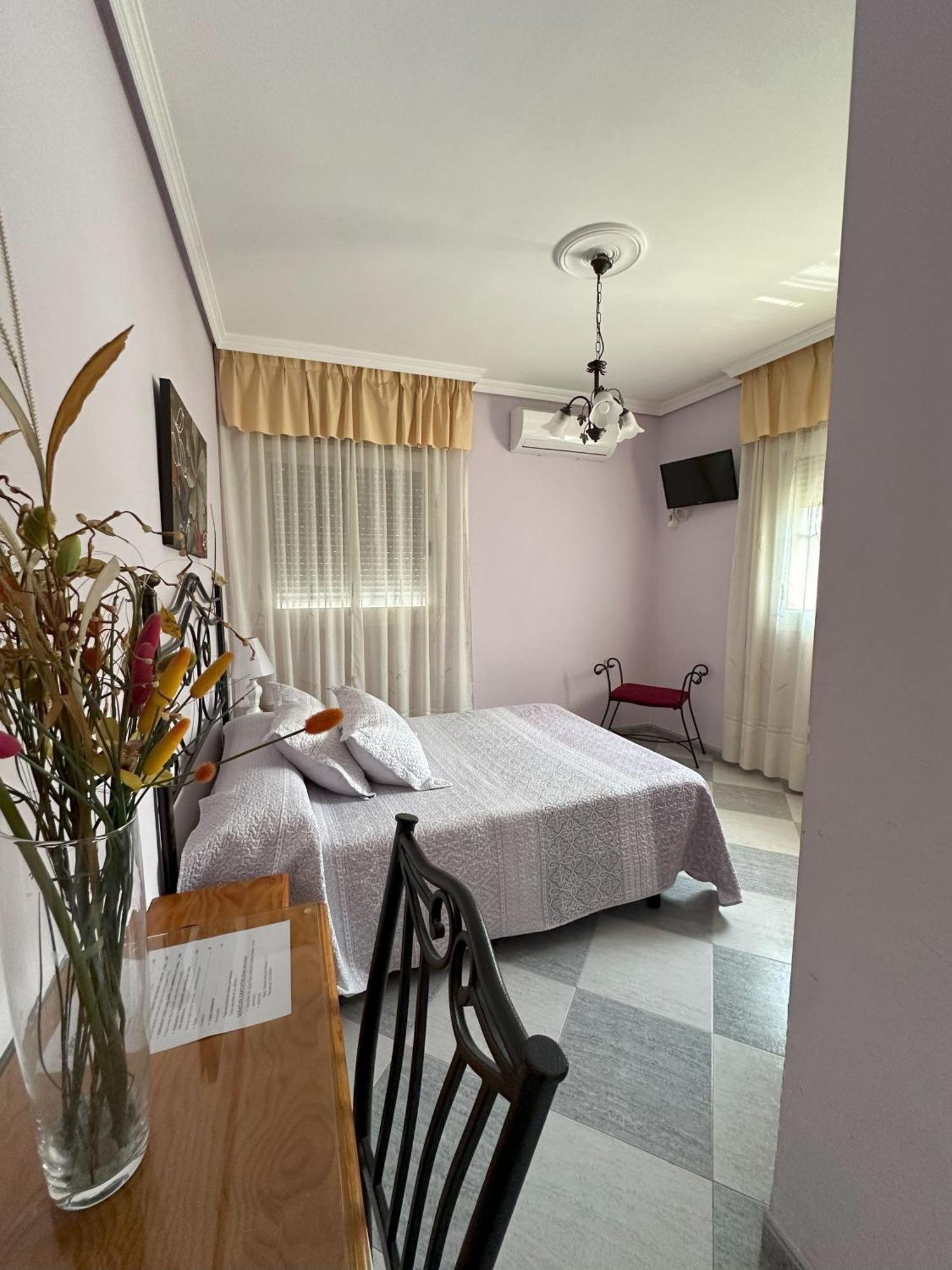 טברנס Hostal Avenida מראה חיצוני תמונה