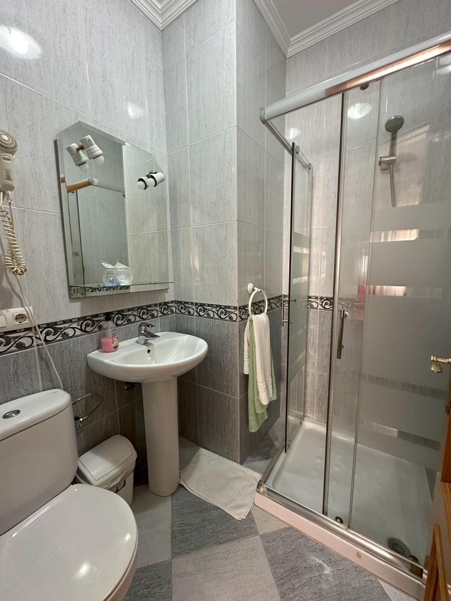 טברנס Hostal Avenida מראה חיצוני תמונה