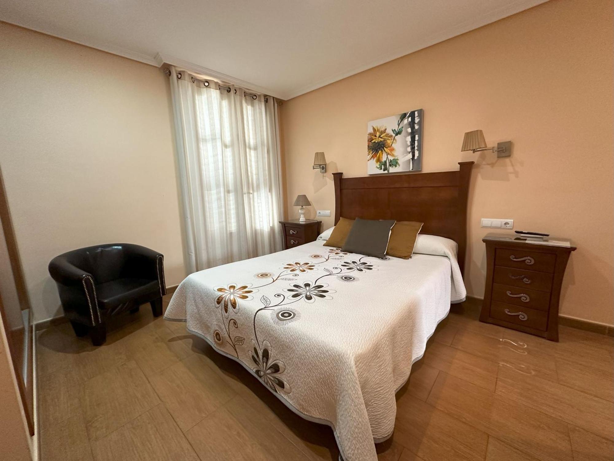 טברנס Hostal Avenida מראה חיצוני תמונה