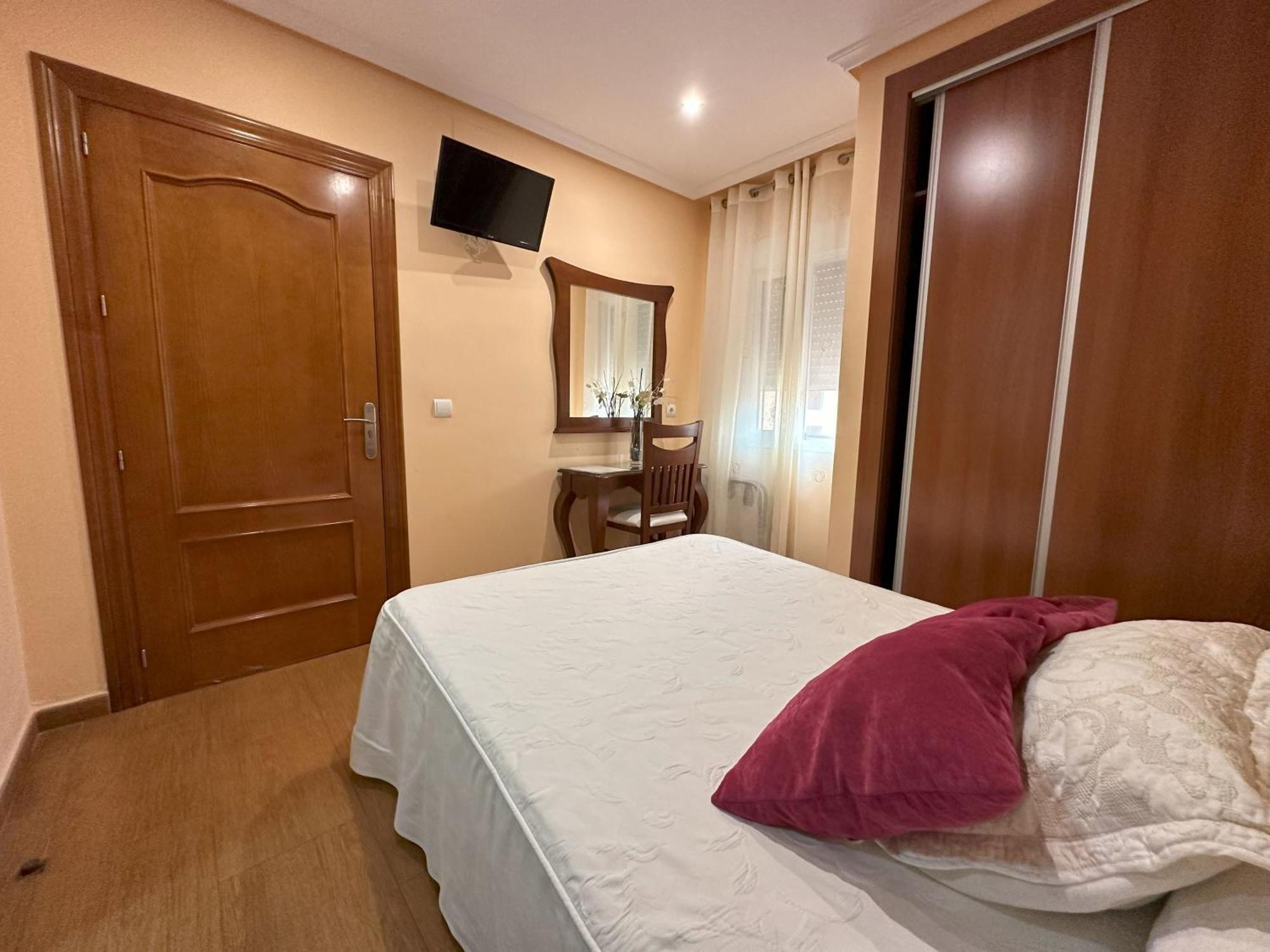 טברנס Hostal Avenida מראה חיצוני תמונה