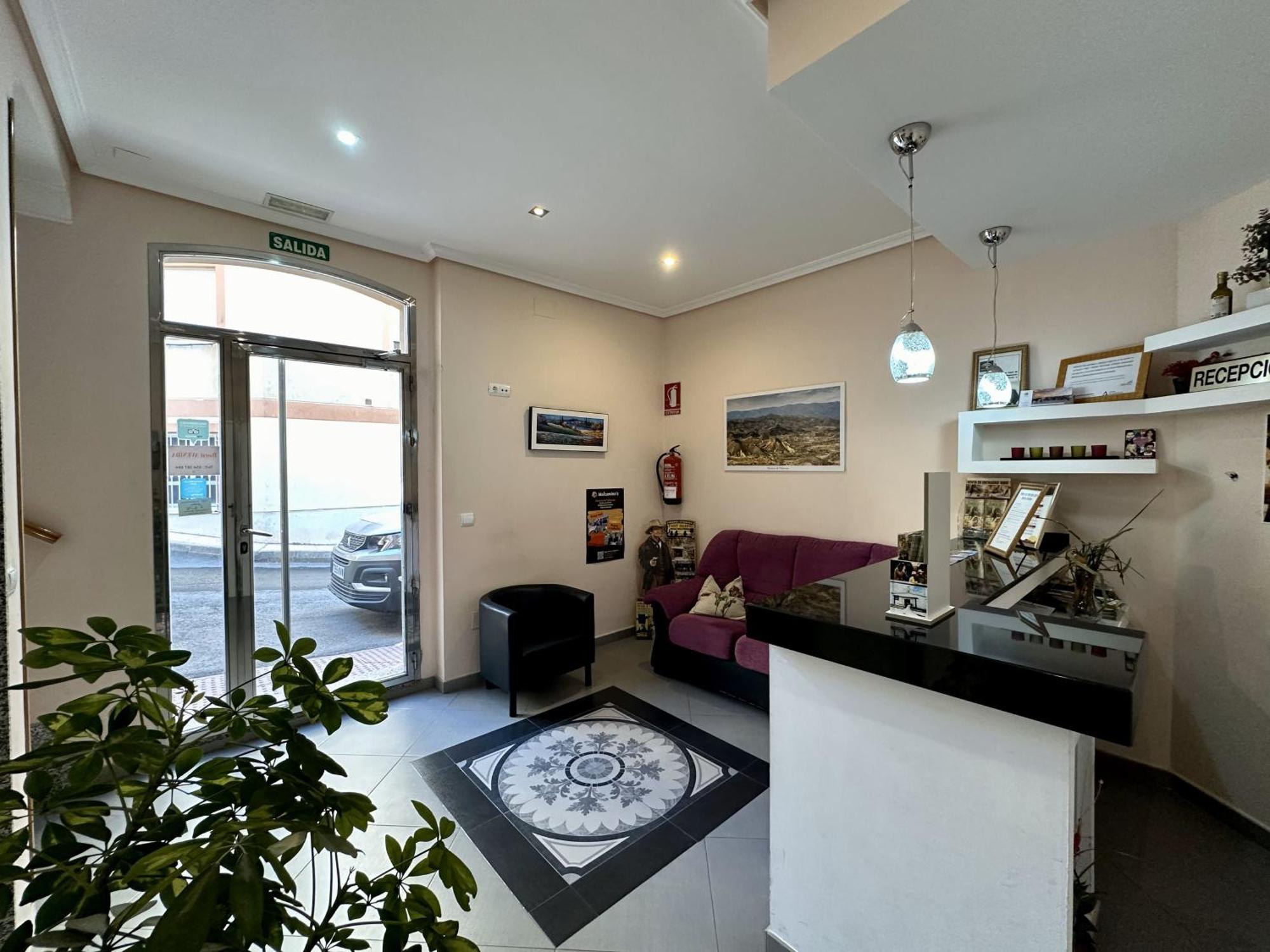 טברנס Hostal Avenida מראה חיצוני תמונה