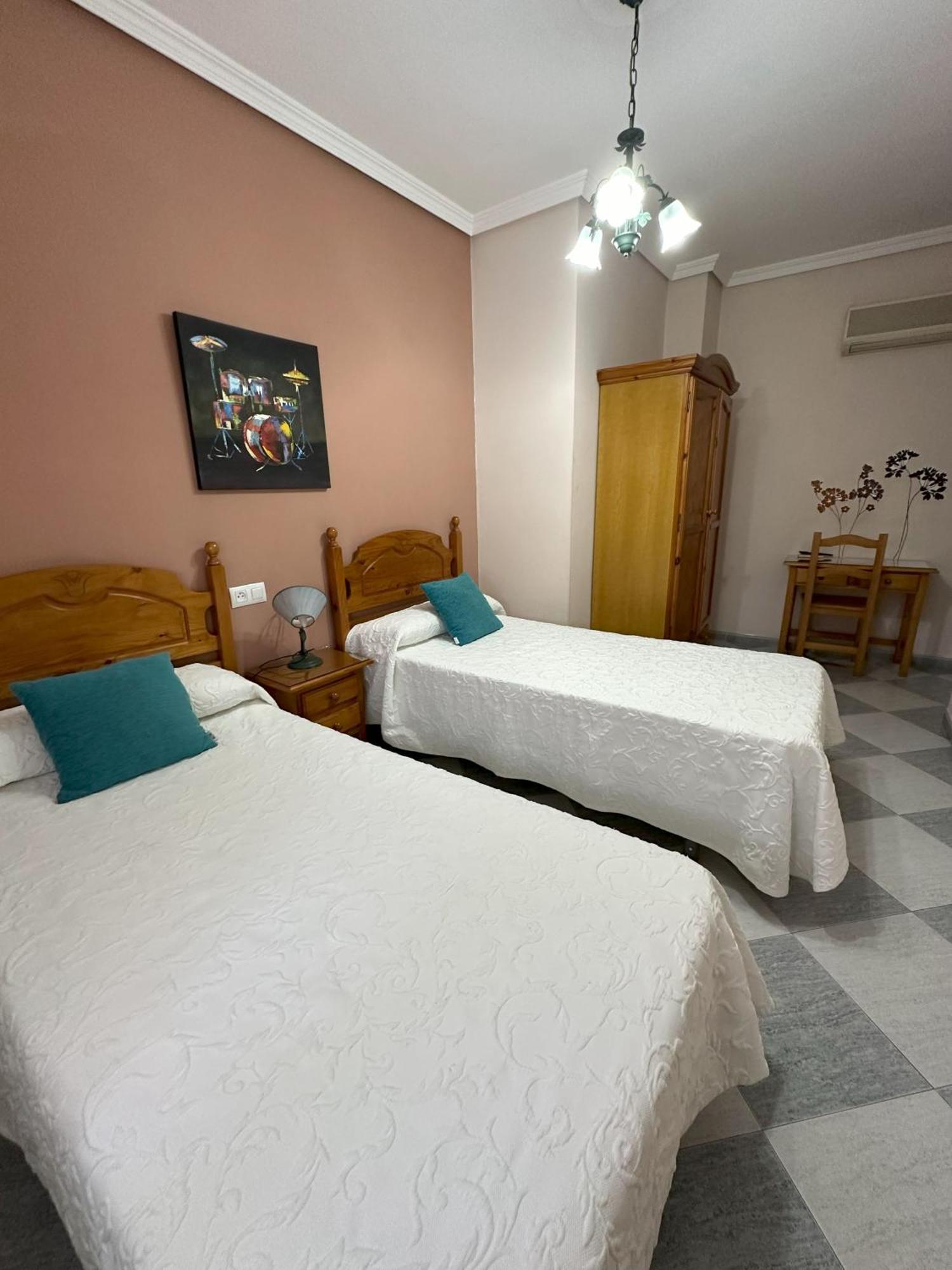 טברנס Hostal Avenida מראה חיצוני תמונה