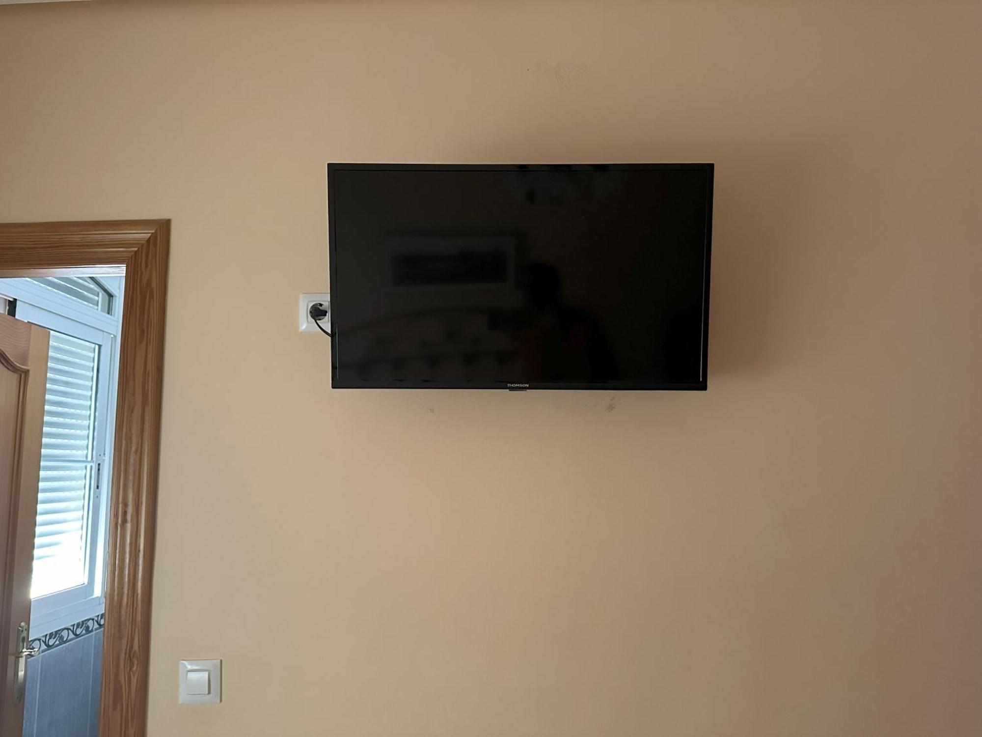 טברנס Hostal Avenida מראה חיצוני תמונה