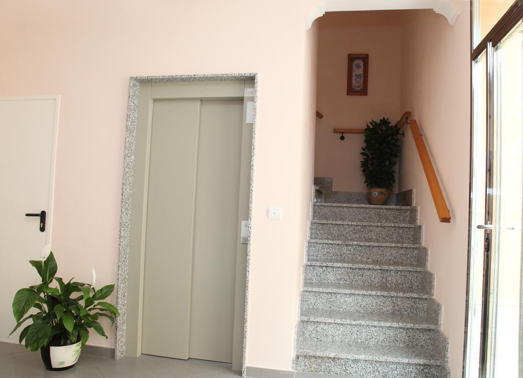 טברנס Hostal Avenida מראה חיצוני תמונה